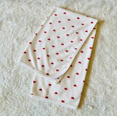 Kırmızı Kalpli Fitilli Organik Pamuk Kumaş Bebek Kundak Battaniye