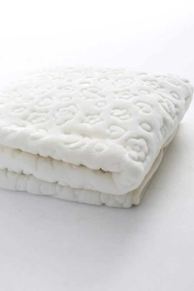 Kuzum Bebe Premium Kabartmalı Peluş Bebek Battaniyesi Krem Not. (MEVSİMLİK INCEDİR.) Krem - 100 X 120