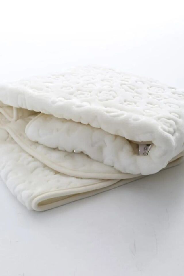 Kuzum Bebe Premium Kabartmalı Peluş Bebek Battaniyesi Krem Not. (MEVSİMLİK INCEDİR.) Krem - 100 X 120