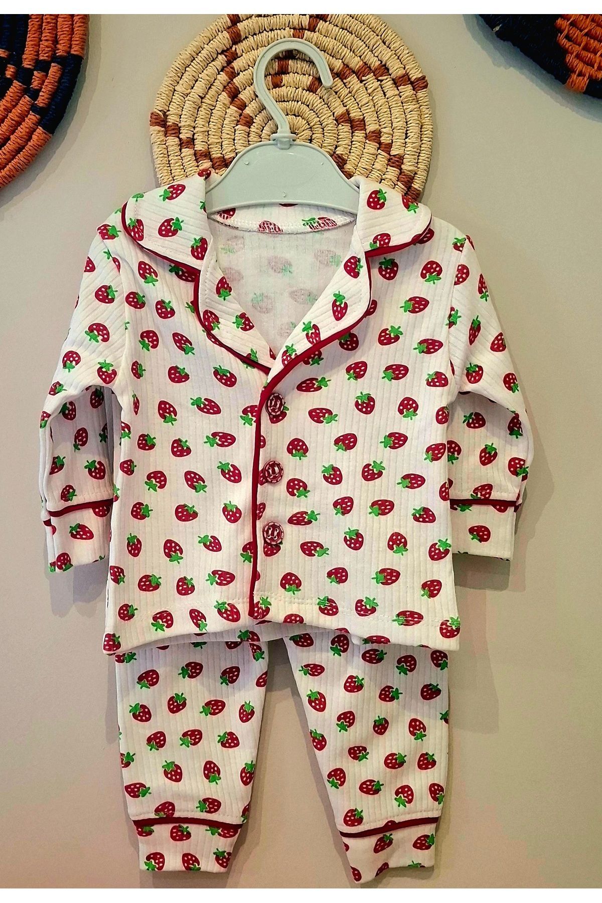 Çilekli ikili bebek takım Düğmeli pijama takım Kırmızı - 6-9