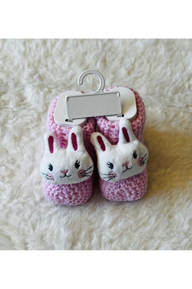 Beyaz Tavşan Figürlü Triko Kız Bebek Patiği